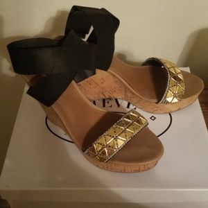 Black and gold wedges